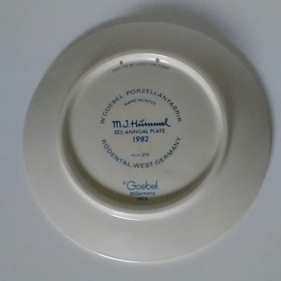 M.J. HUMMEL | 1982 plate 12th Annual Plate 275 - Picture 2 of 4